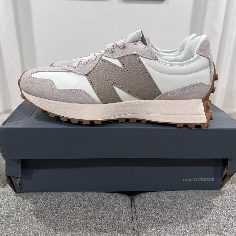 New Balance 327 White and Beige Sneakers - American Eagle